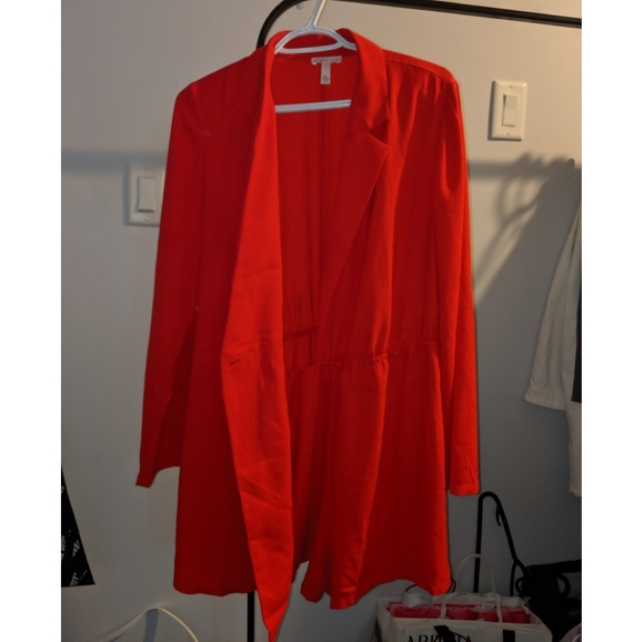 Red blazer style romper - Picture 2 of 6
